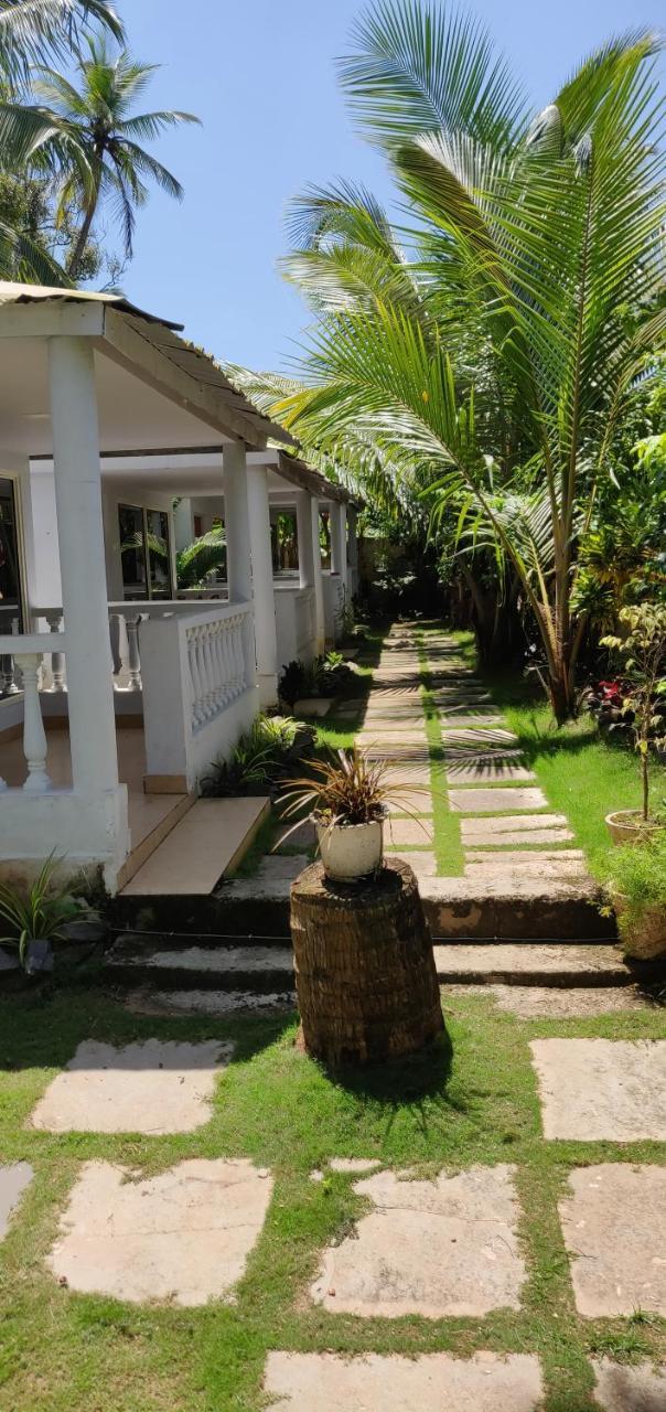 La Riviere Hotel Morjim Esterno foto