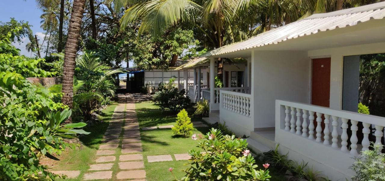 La Riviere Hotel Morjim Esterno foto